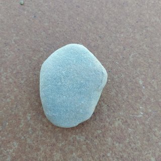 Piedra con veta mineral