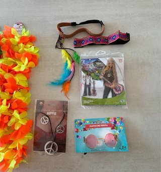 Costume Hippie: Collana, Occhiali, Fascia per Capelli, Chitarra.