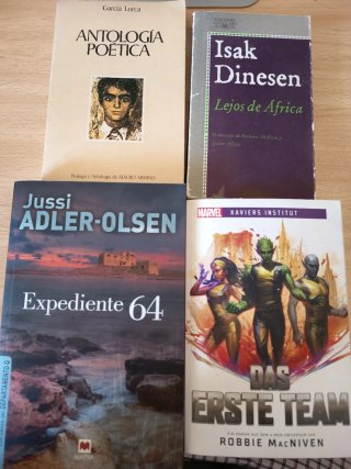 Lote de cuatro libros variados