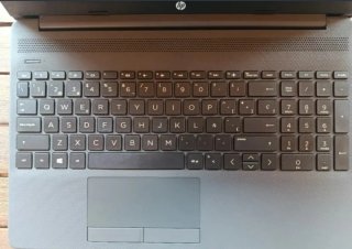 Portátil HP 255 G9 Ryzen 3 5425U Gris Oscuro