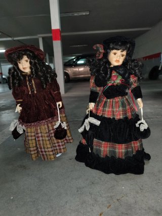 Muñeca de porcelana antigua vestida