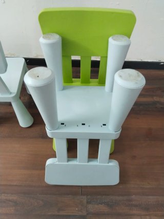 Sillas infantiles IKEA (2 azules, 1 verde)