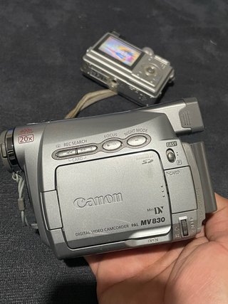2 Fotocamere: Canon e Pentax