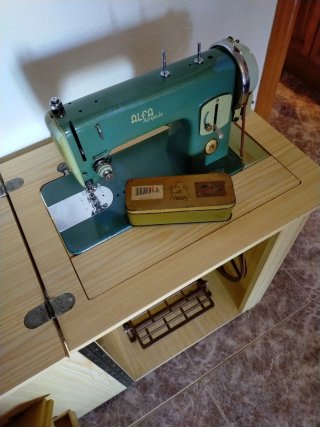 Máquina de coser Alfa Royale Vintage