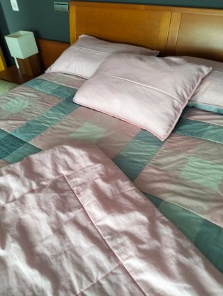 Juego Edredón Reversible + 3 Almohadas