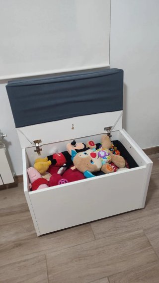 Baúl infantil de tela y madera