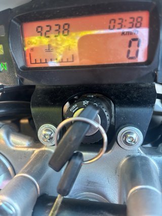 Moto UM DSR EX 125 Enduro Negra y Amarilla