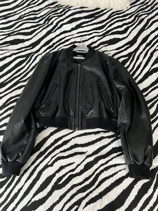 Bomber de cuero Zara Negra