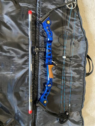 Estuche con arco recurvo, tradicional y poleas