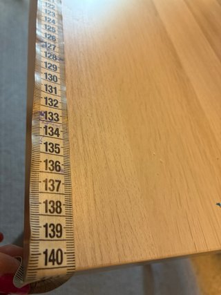 Mesa de madera y metal