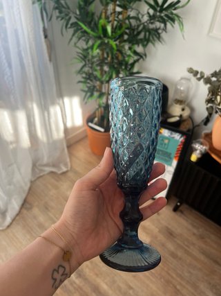 Juego de copas de cristal azul