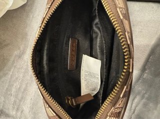 Bolso de mano Guess marrón