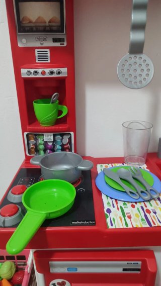 Cocina de juguete roja