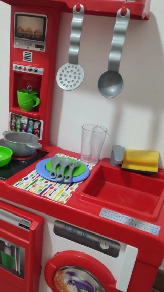 Cocina de juguete roja