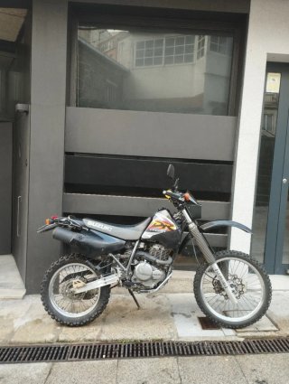 Suzuki DR 350