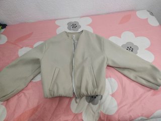 Chaqueta bomber taupe con cierre frontal