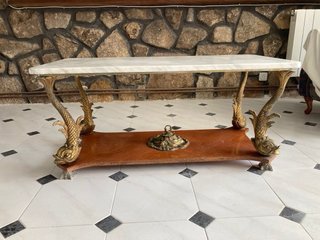 Mesa de centro mármol y metal dorado