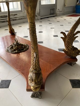 Mesa de centro mármol y metal dorado
