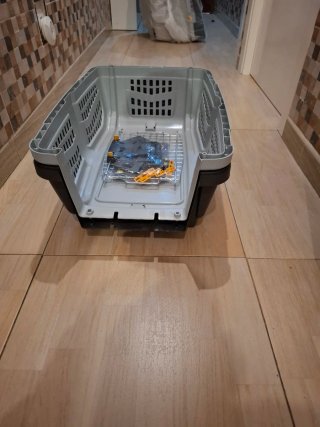 Transportín perro mediano gris.
