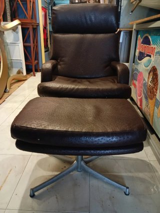 Sillón y otomana de diseño años 70s vintage italia