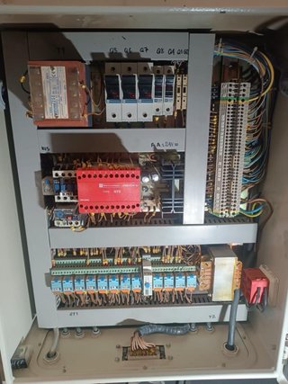 Plegadora AJIAL 3m 65tn + útiles CE