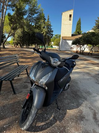 Honda SH 125/150cc Scooter Negra/Gris