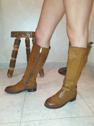 Stivali alti in pelle marrone