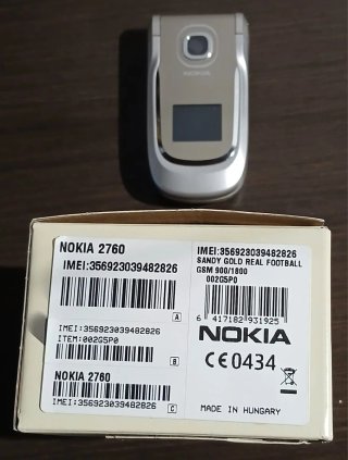 Cellulare Nokia 2760 a conchiglia