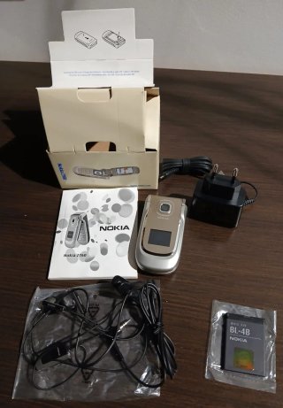 Cellulare Nokia 2760 a conchiglia