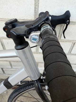 Bicicleta de carretera blanca,roja y gris.Aluminio
