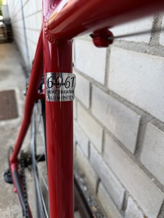 Bicicleta de carretera blanca,roja y gris.Aluminio