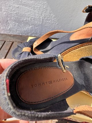 Sandalias cuña Tommy Hilfiger azul y marrón