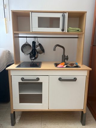 Cocinita de juguete de madera