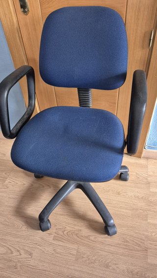 Silla de oficina giratoria azul