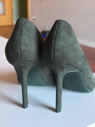 Zapatos de tacón fino y punta