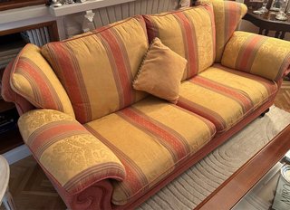 Sofá de tela naranja y mostaza Sofa de 3 plazas.