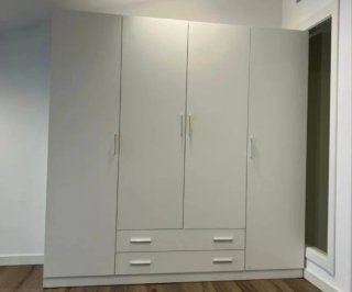 Armario modular beige y blanco