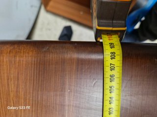 Escritorio de madera con cajones