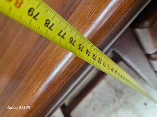Escritorio de madera con cajones