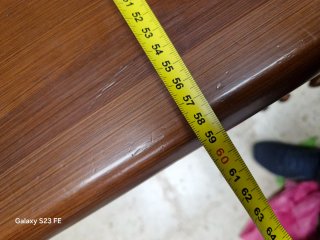 Escritorio de madera con cajones