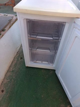 Congelador pequeño 60€ Solo me queda el congelador