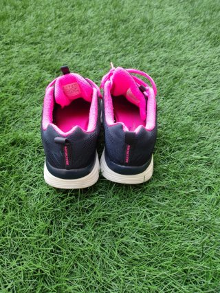 Skechers Mujer Negro y Rosa