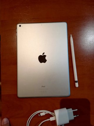 iPad 9 2021 64 GB + Apple Pencil + pacchetto accessori