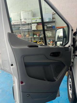 Ford Transit L2H2 2200 cc y 180 cv