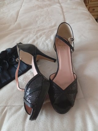 Zapatos negros talla 39 y bolso