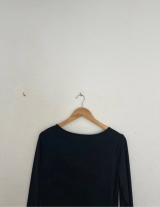 Vestido negro manga larga tela fina