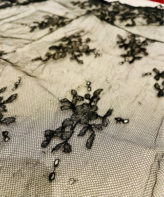 Mantilla española antigua triangular encaje negro