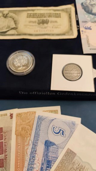 Lote monedas, medallas y billetes varios