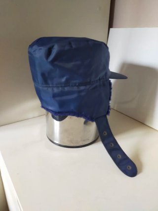 Gorro azul con orejeras