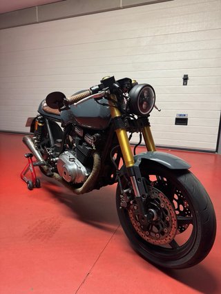 Suzuki GSX400E Cafe Racer